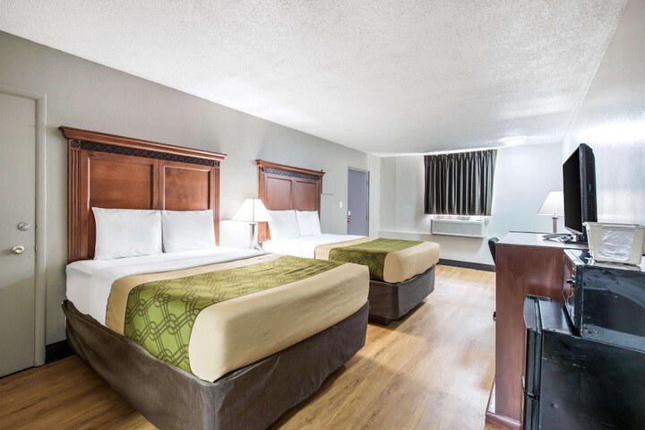 2 Queen Beds (9 of 9)
