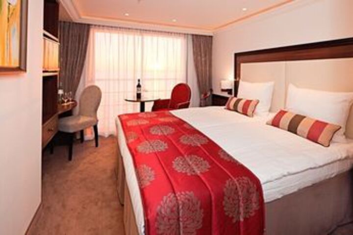 Room 32 of 80