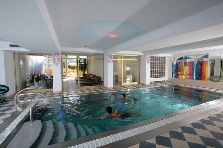 Pools & Facilities