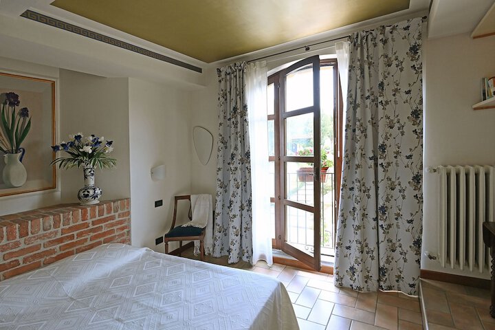 Room 12 of 36