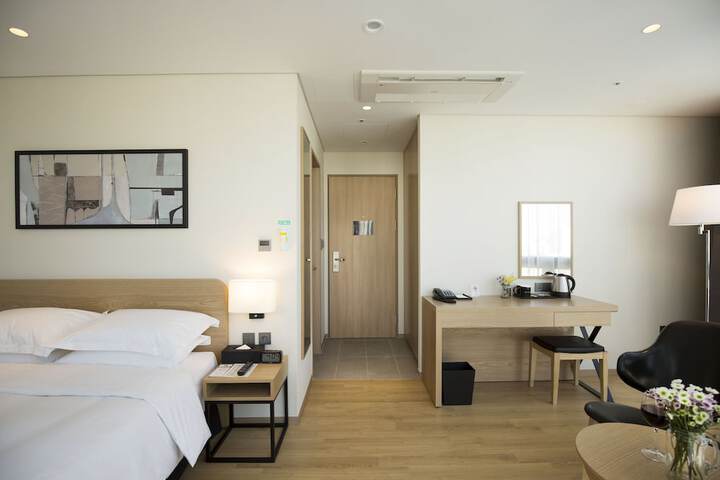 Room 12 of 66