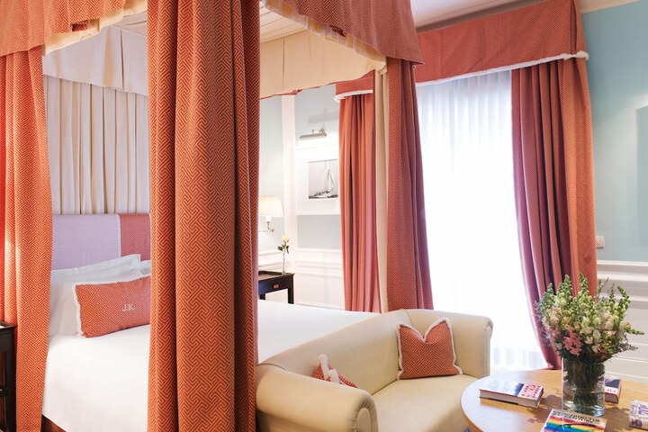 Room 52 of 106