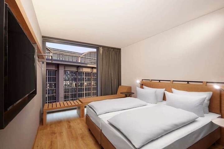 Room 10 of 25