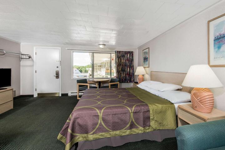1 King Bed (7 of 10)