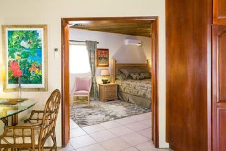 Room 5 of 16