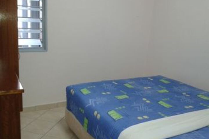 Room 8 of 25