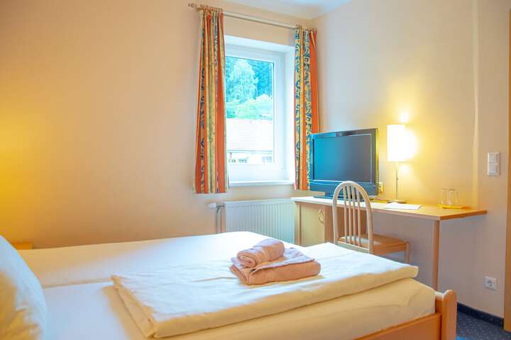 Room 7 of 32