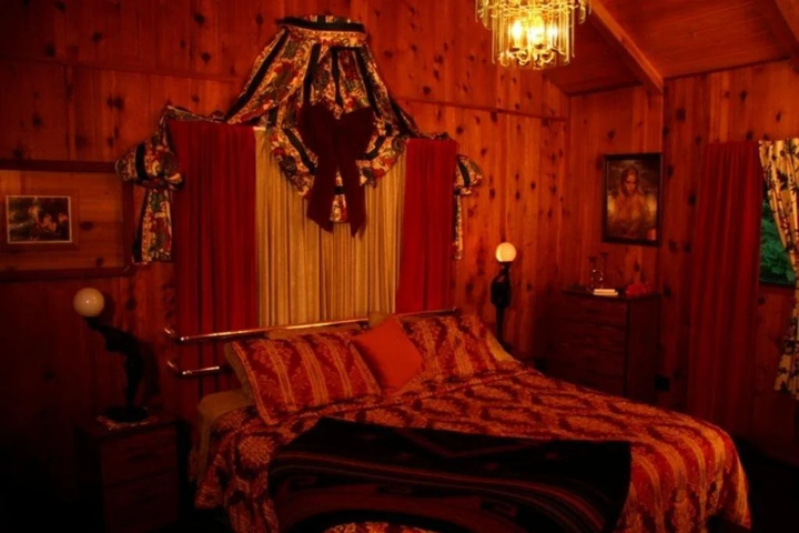 Room 2 of 7