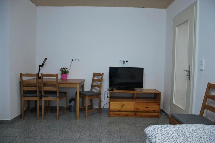 Room 7 of 11
