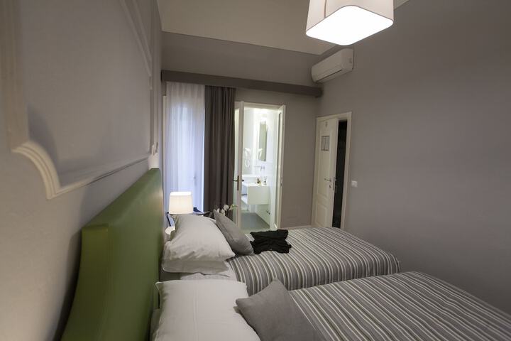 Room 7 of 96