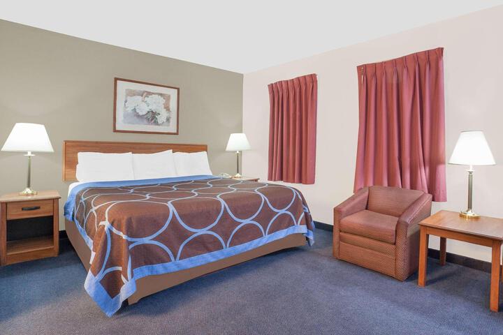 1 King Bed (7 of 13)