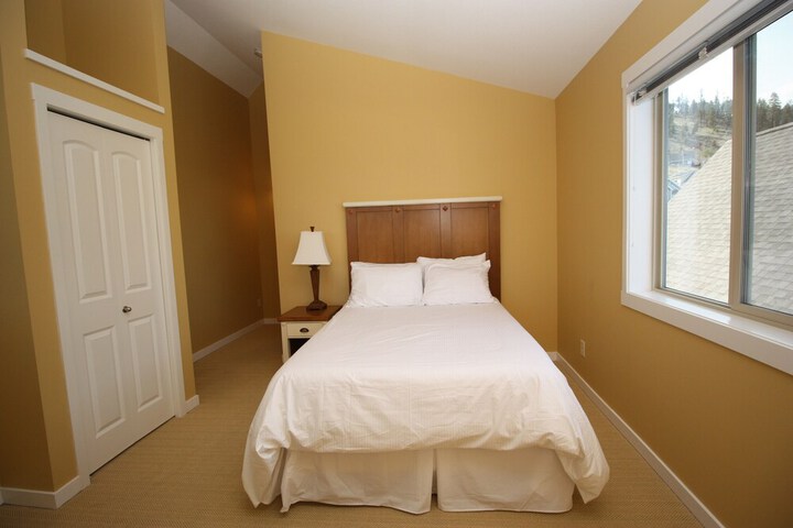 Room 35 of 543