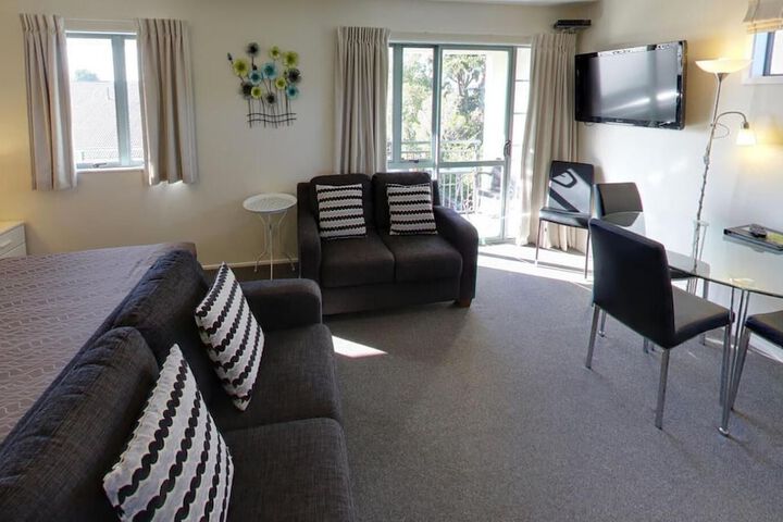 Room 12 of 28