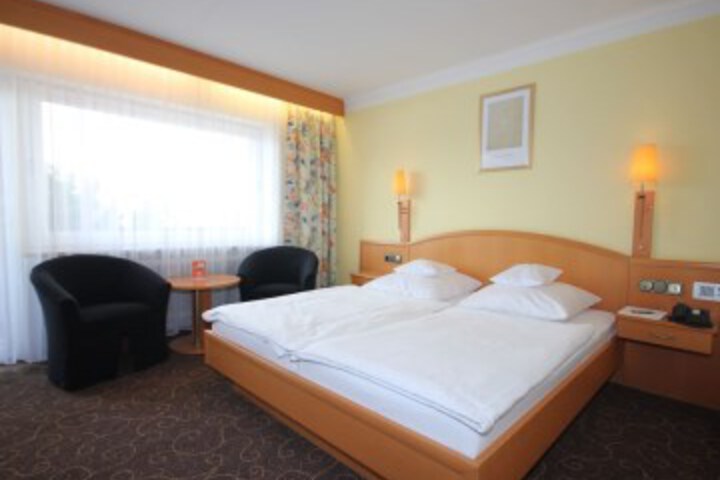 Room 4 of 25