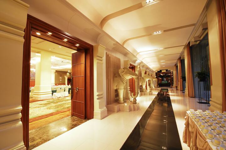 Ballroom/Hall 82 of 93