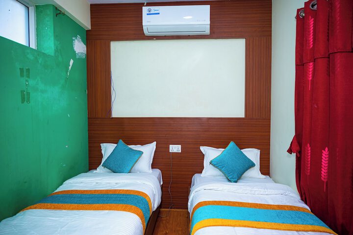 Room 8 of 16