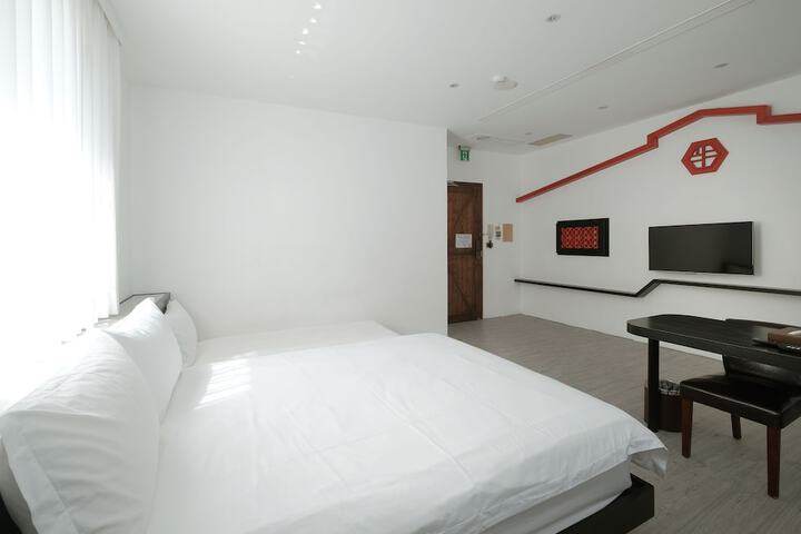 Room 12 of 92