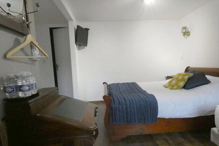 Room 13 of 28