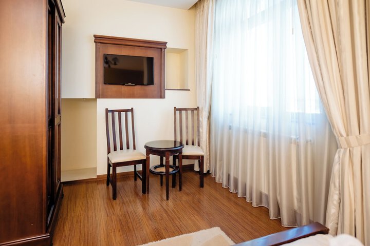 Room 3 of 169