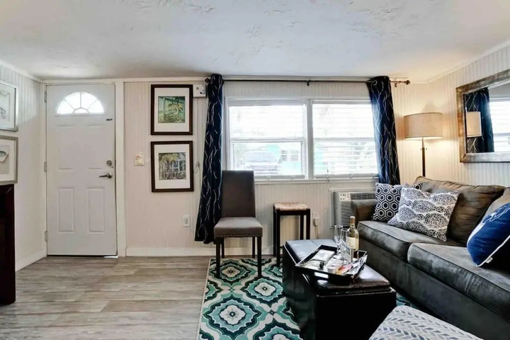 Room 6 of 35