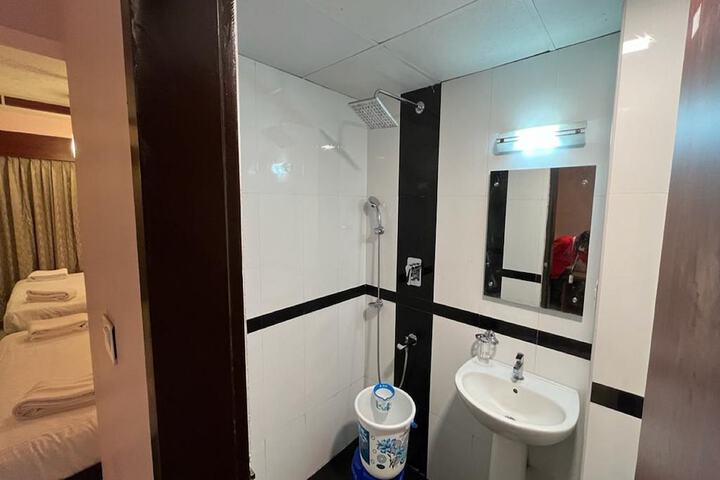 Room 12 of 18