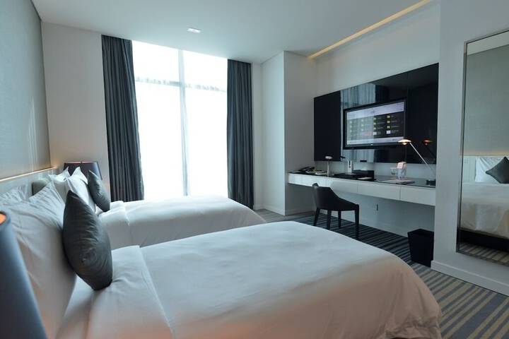 Room 6 of 68