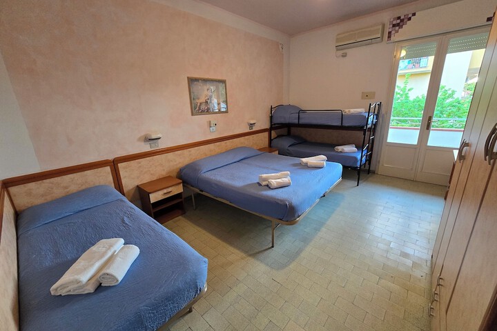 Room 16 of 28
