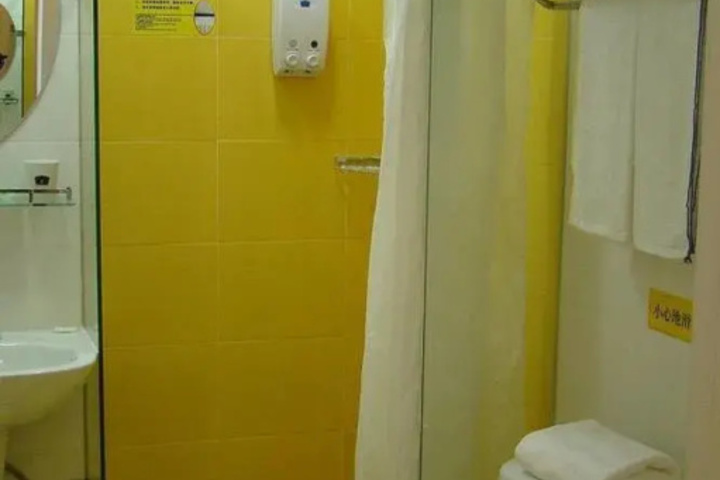 Room 8 of 12