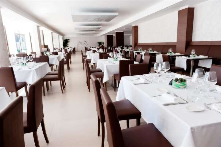 Dining 58 of 68