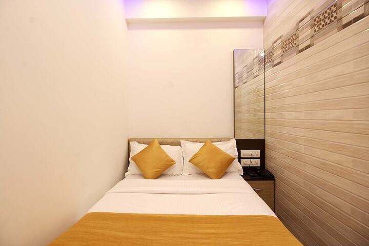 Room 5 of 19
