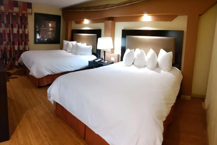 Room 4 of 12