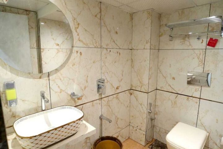Room 14 of 25