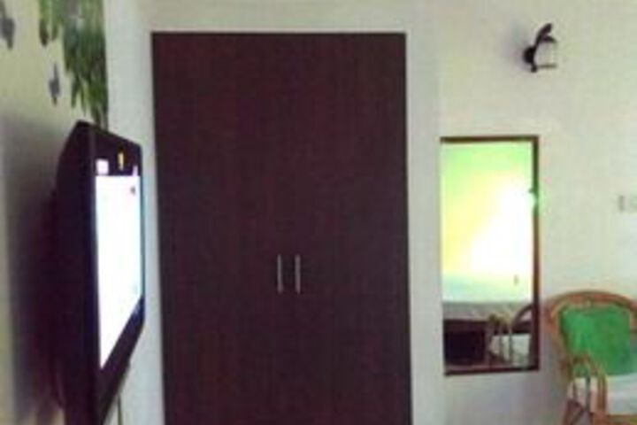 Room 6 of 20