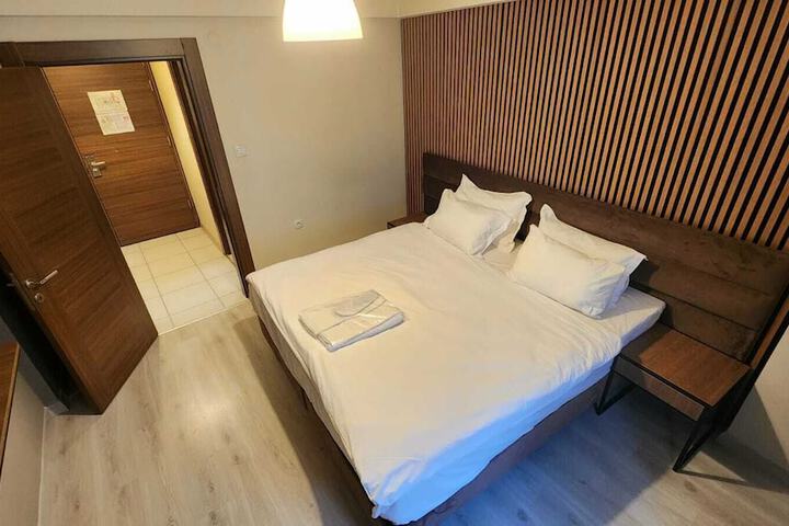 Room 15 of 33