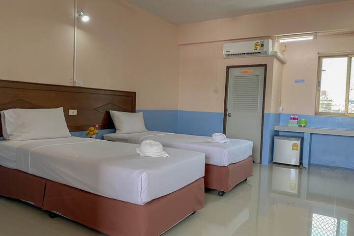 Room 6 of 33