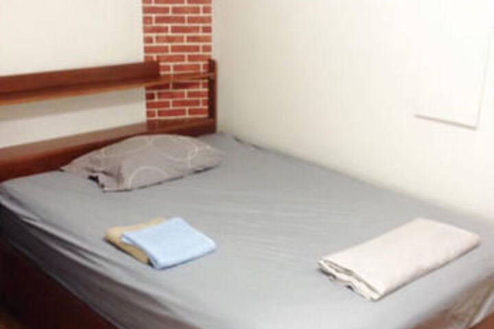 Room 13 of 33