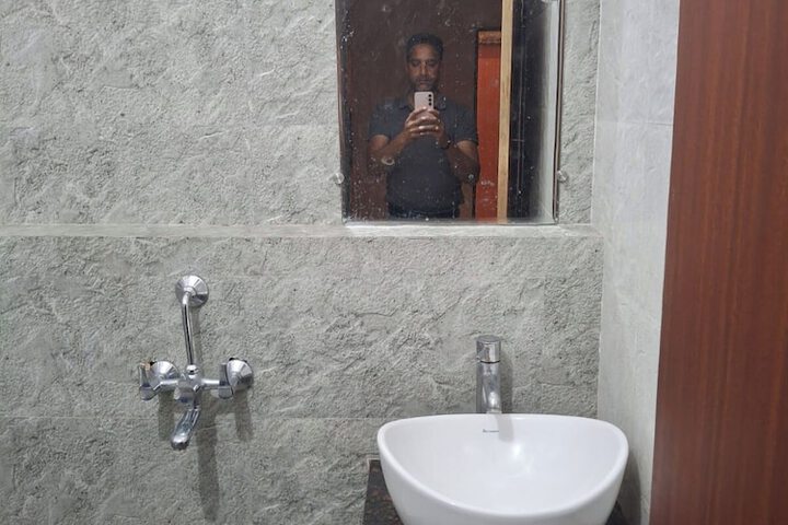 Room 14 of 16