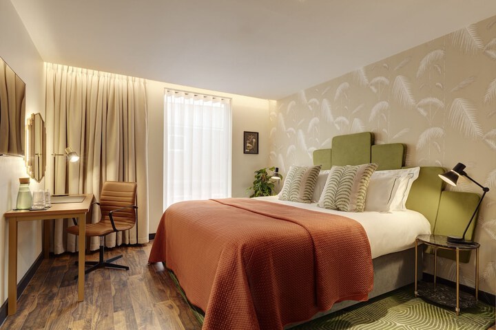 Room 9 of 27