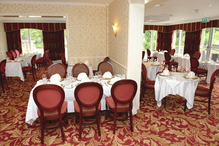 Ballroom/Hall 84 of 94