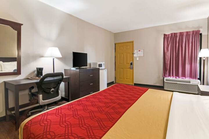 1 King Bed (7 of 12)