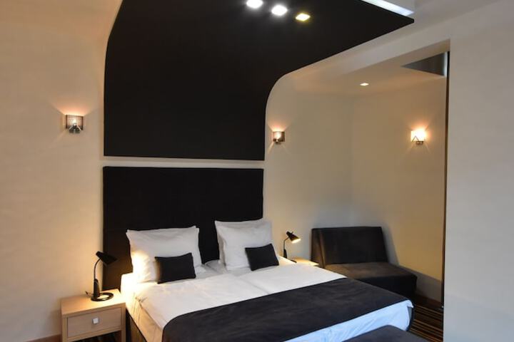 Room 14 of 42