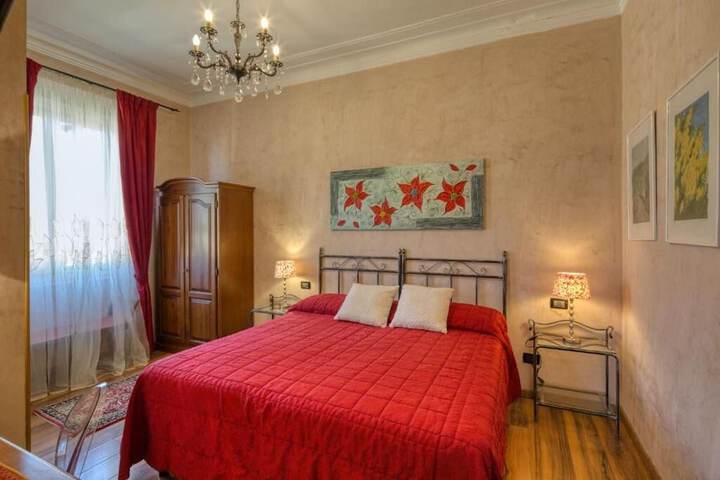 Room 4 of 36