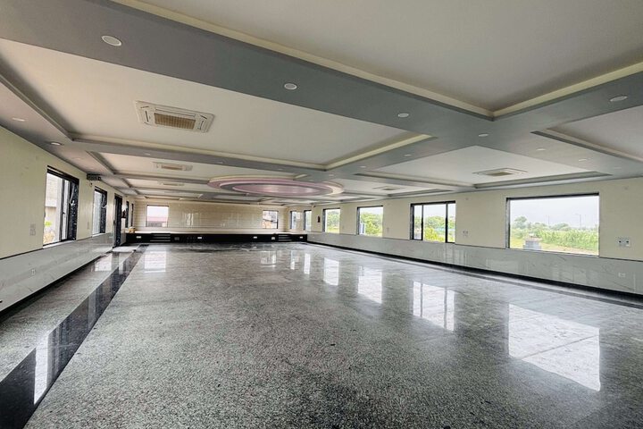 Ballroom/Hall 23 of 31