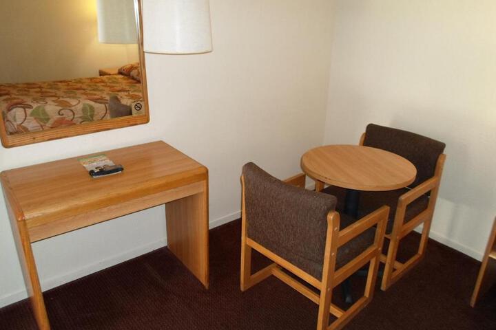 Premium Queen Bed (5 of 6)