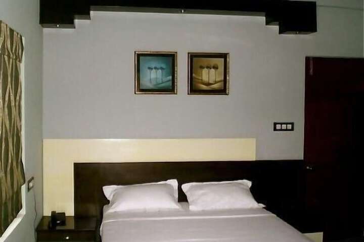 Room 4 of 24