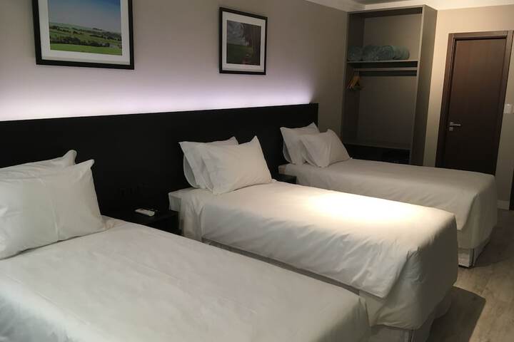 Room 8 of 90