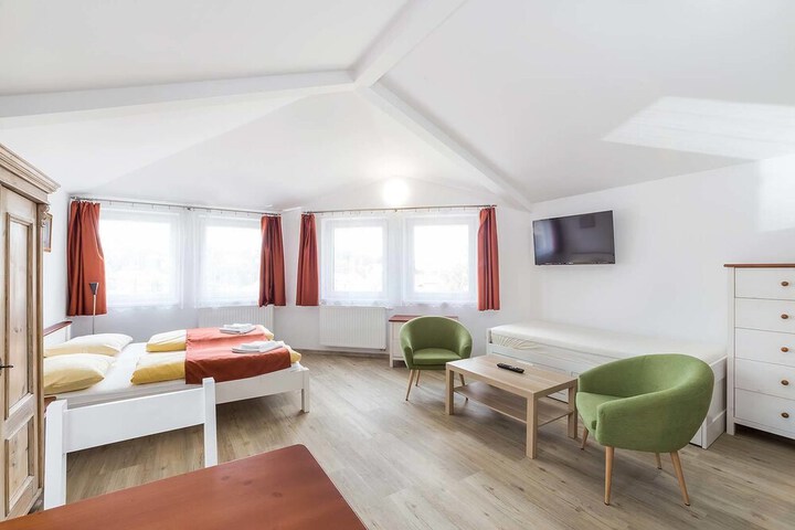 Room 9 of 75