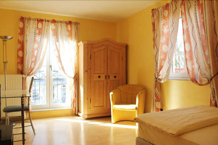 Room 11 of 30