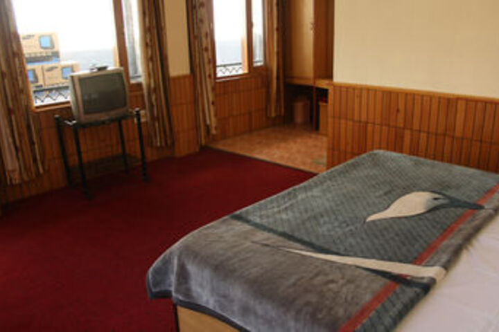 Room 9 of 18