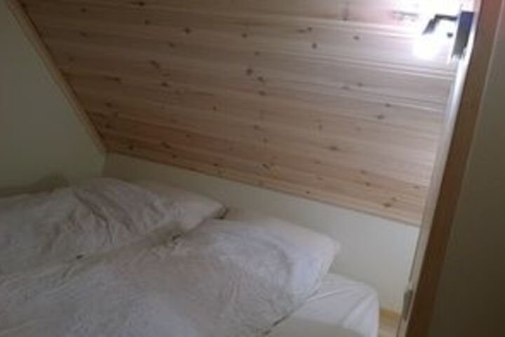 Room 12 of 32